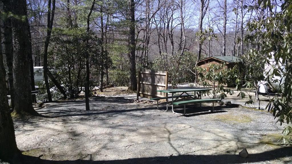 Linville Falls Campground, Rv Park, And Cabins Exterior foto
