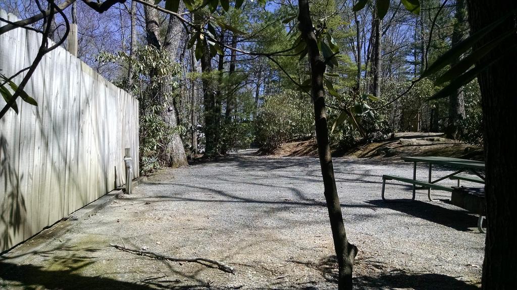 Linville Falls Campground, Rv Park, And Cabins Exterior foto