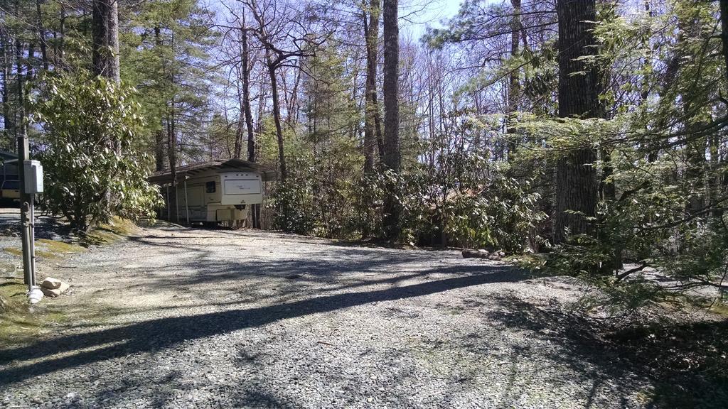 Linville Falls Campground, Rv Park, And Cabins Exterior foto