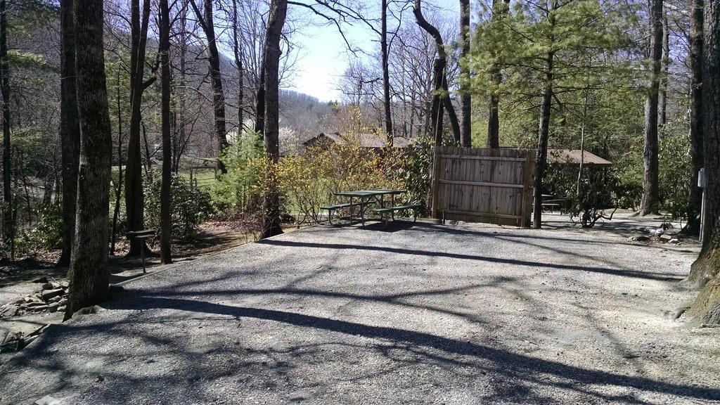 Linville Falls Campground, Rv Park, And Cabins Exterior foto