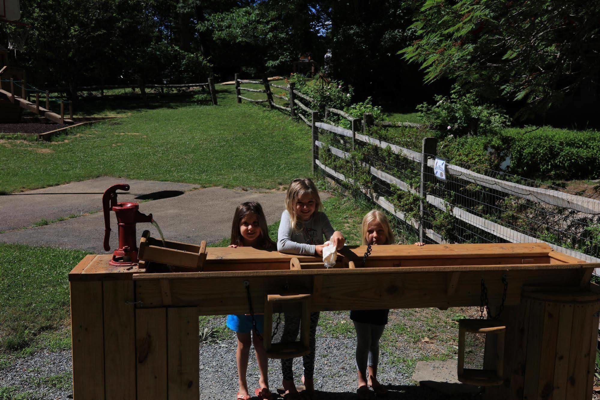 Linville Falls Campground, Rv Park, And Cabins Exterior foto