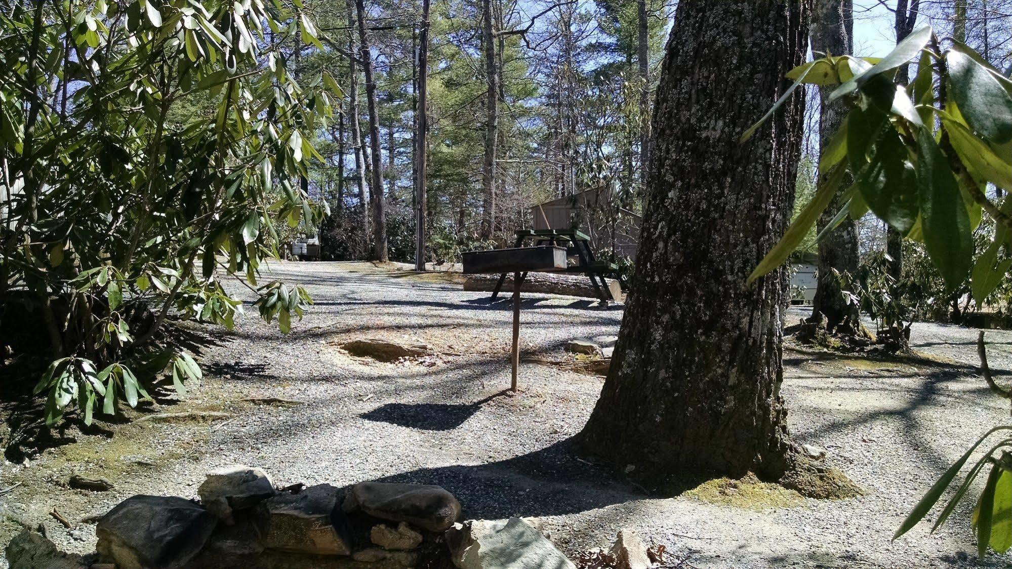 Linville Falls Campground, Rv Park, And Cabins Exterior foto