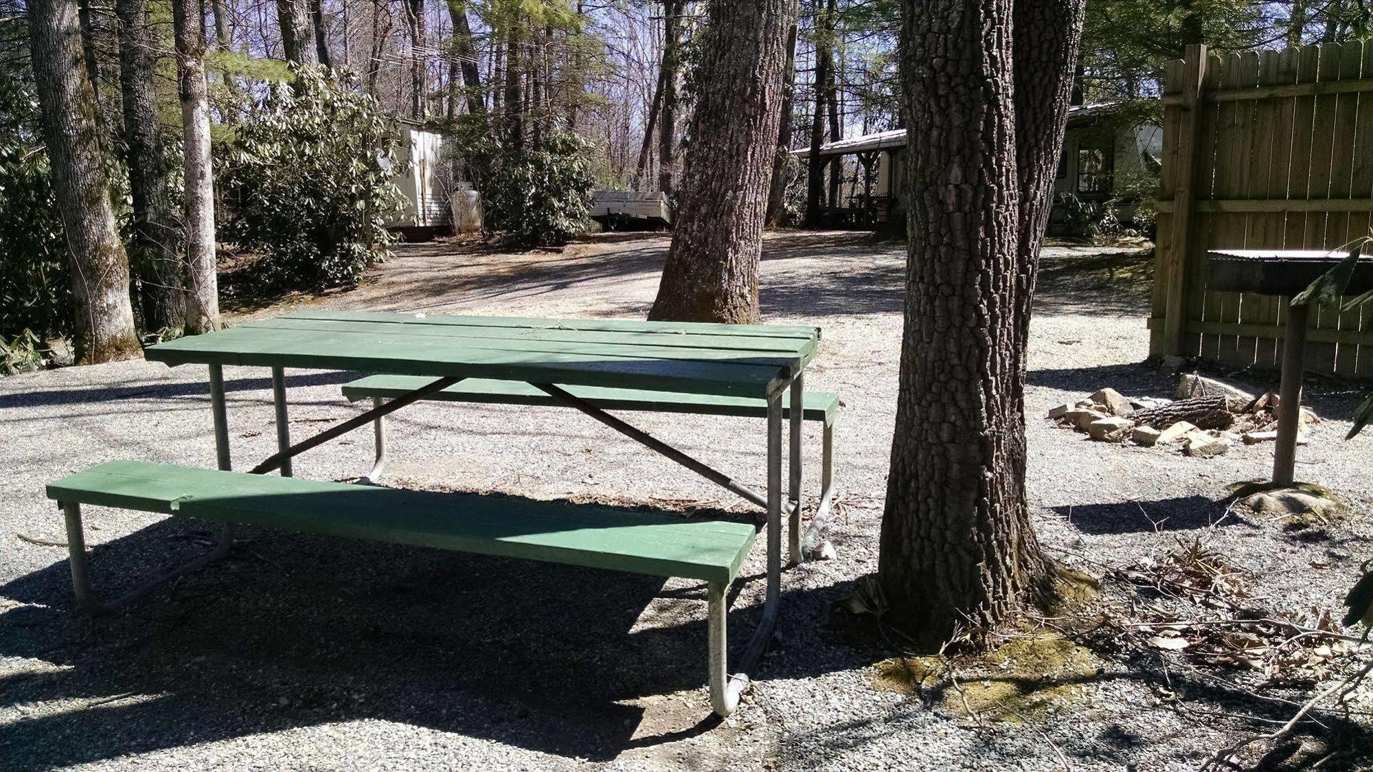 Linville Falls Campground, Rv Park, And Cabins Exterior foto